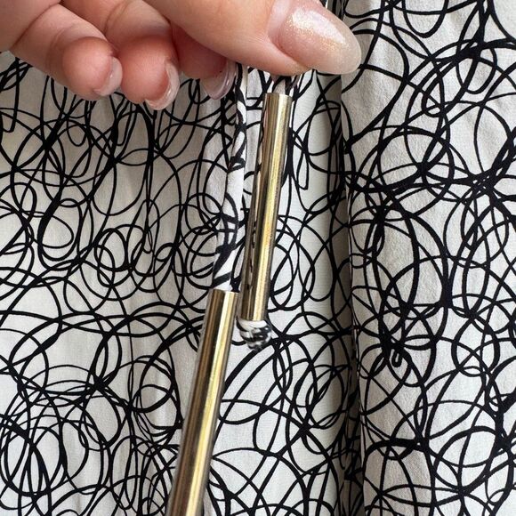 Diane Von Furstenberg 100% Silk Abstract Office Career Wear Pants Size 2 XS - Picture 3 of 8